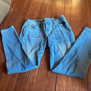 Blue ripped skinny jeans